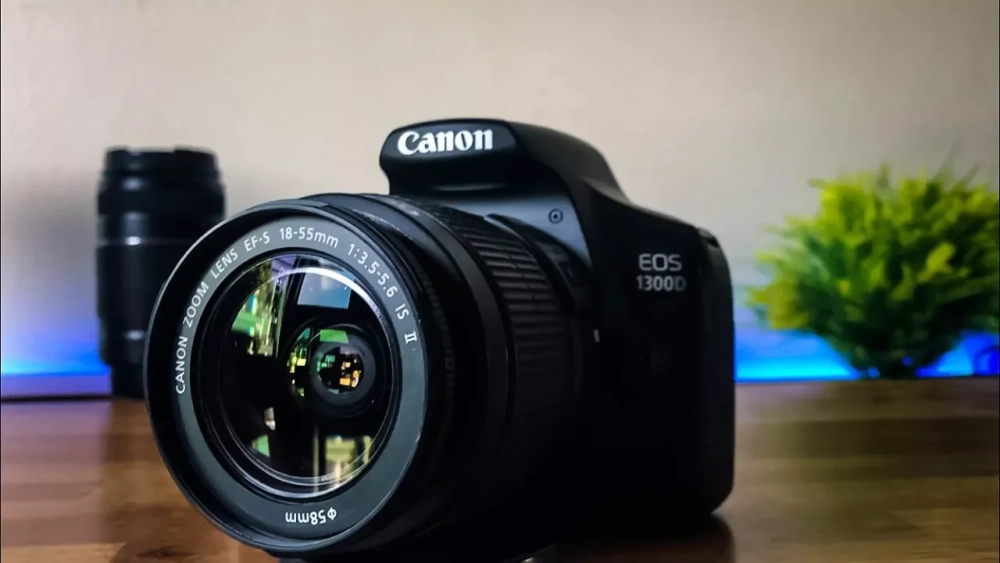 Lustrzanka Canon EOS 1300D + ob. 18-55 IS II