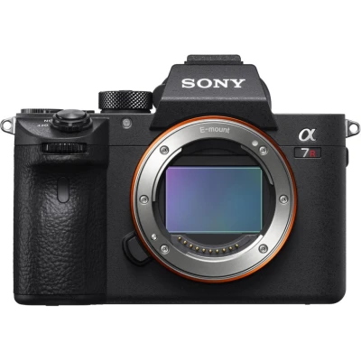 Sony A7R III body (ILCE7RM3AB.CEC).