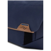 Peak Design Field Pouch v3 z paskiem niebieska na drobne akcesoria