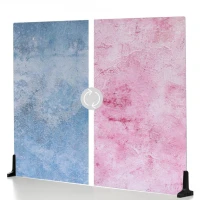 Tło plastikowe V-Flat World Duo Boards Różowy tynk/niebieskie drzwi do stodoły - XL