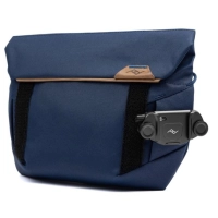 Peak Design Field Pouch v3 z paskiem niebieska na drobne akcesoria