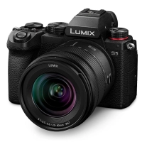 Panasonic Lumix DC-S5 + ob. R 20-60 mm f/3-5-5.6
